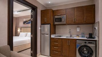 Chambre, 1 chambre | Cuisine privée | Micro-ondes, plaque de cuisson, bouilloire électrique