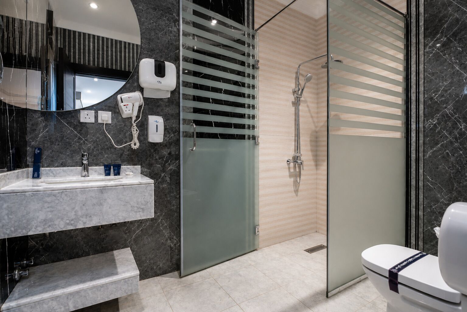 Combined shower/tub, hair dryer, slippers, towels