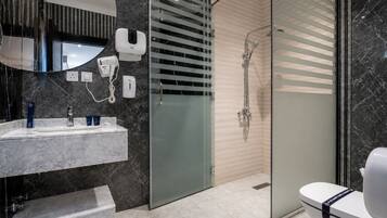Combined shower/tub, hair dryer, slippers, towels