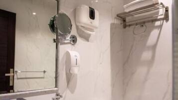 Combined shower/tub, hair dryer, slippers, towels
