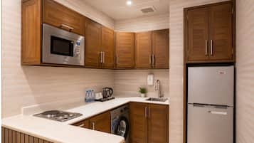 Apartment, 2 Bedrooms | Private kitchen | Microwave, stovetop, electric kettle, cookware/dishes/utensils