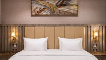 Room, 1 Bedroom | Peralatan tempat tidur premium, bar mini, ruang kerja komputer riba