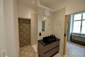 Interior - Modern gem of an old building (Wien)