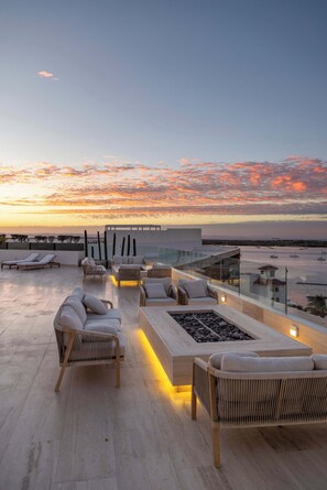 Terrace/patio - Live Aqua Private Residences La Paz (La Paz)