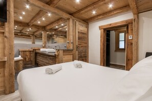 3 slaapkamers, een strijkplank/strijkijzer, gratis wifi, beddengoed