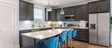 Frigorífic, microones, forn i placa de cuina