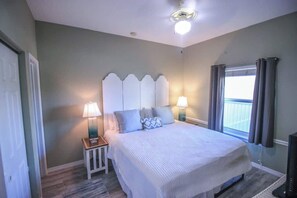 1 bedroom, WiFi, bed sheets - Sunsets and Palms Sum (Gulf Shores)