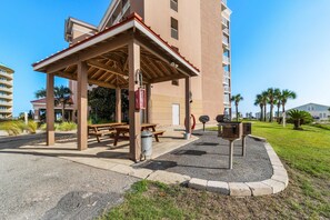 Outdoor dining - Sunsets and Palms Sum (Gulf Shores)