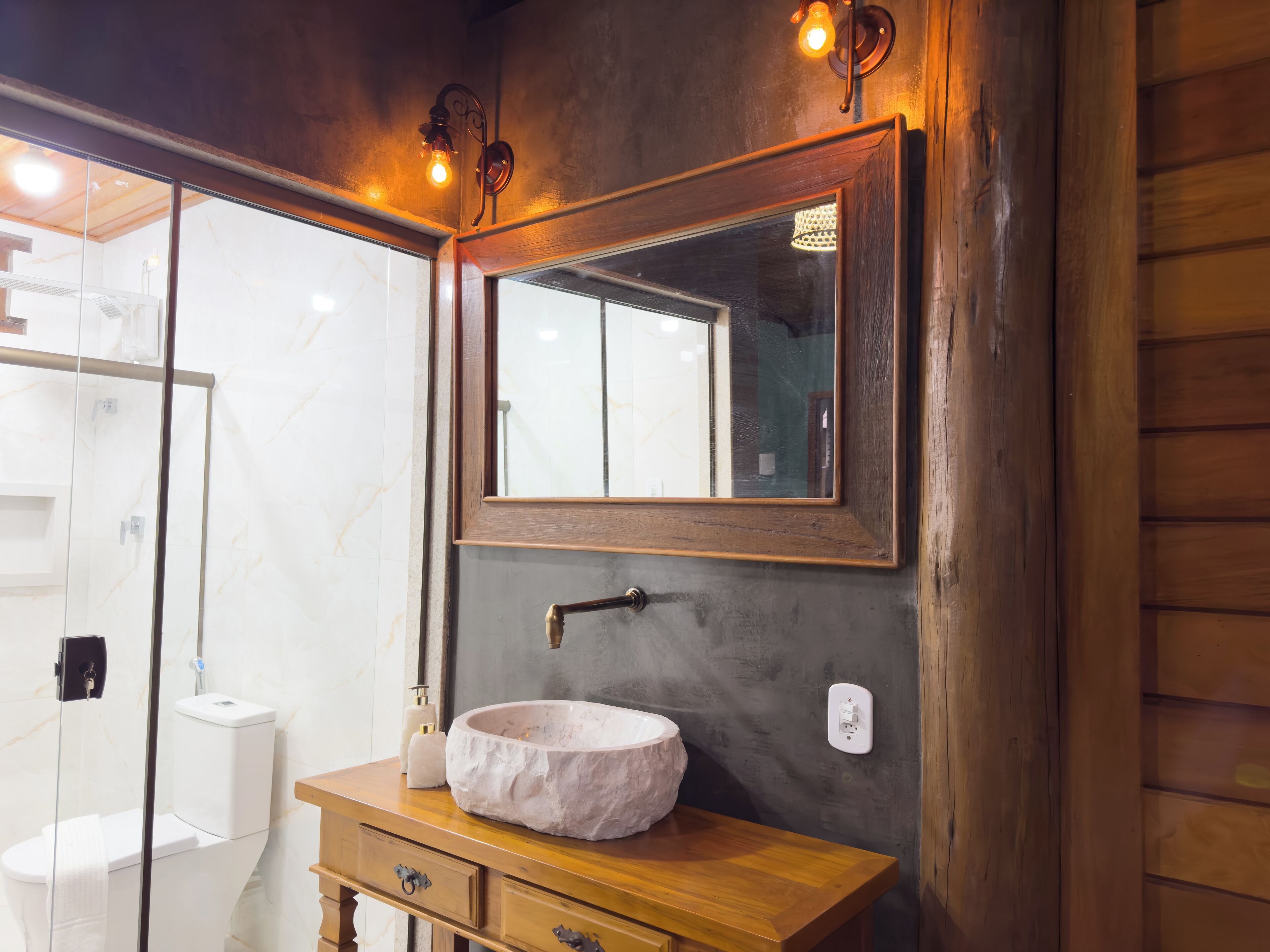 Quarto casal superluxo, sacada, vista para o rio | Espaço de trabalho para notebook, Wi-Fi de cortesia