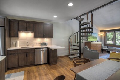 The Symphony Suite (#208) | A/C - Golf - Shared Pool & Hot Tub