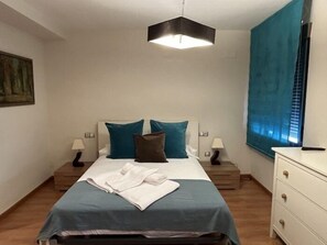 2 bedrooms, iron/ironing board, Internet, bed sheets