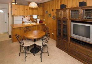 Interior - Mammoth View Villas | Shop, Hike or Golf! (Mammoth Lakes)