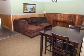 TV, fireplace, DVD player - Mammoth View Villas | Shop, Hike or Golf! (Mammoth Lakes)