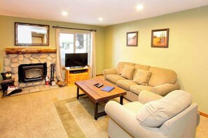 TV, fireplace, DVD player