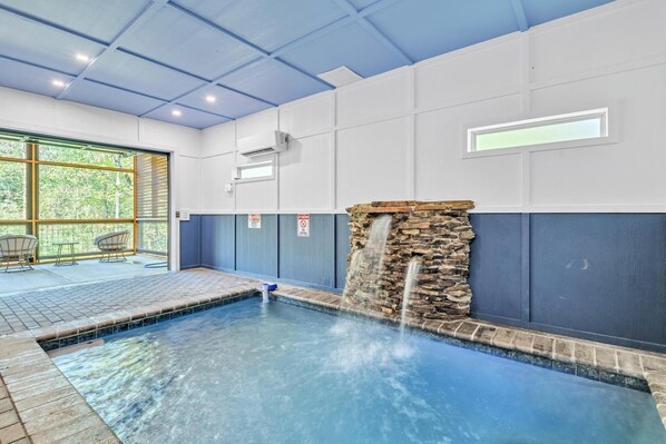 Indoor pool, a heated pool - Ern803 - Beary Blue Oasis 2 Bedroom Cabin (Sevierville)