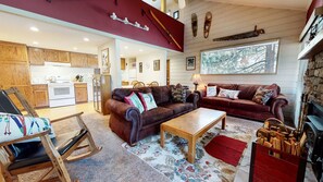 テレビ、暖炉、DVD プレーヤー