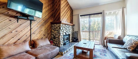 TV, caminetto, lettore DVD