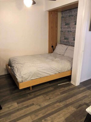 1 bedroom, WiFi, bed sheets