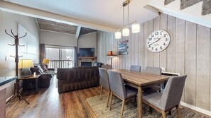 Interior - Chamonix #70 | Near Yearly Outdoor Activities! (Mammoth Lakes)