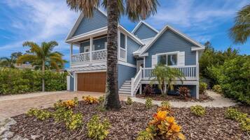 House, 5 Bedrooms | Exterior