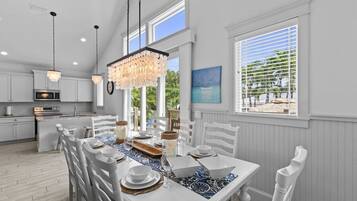 House, 5 Bedrooms | Dining