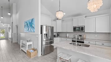 House, 5 Bedrooms | Private kitchen | Coffee/tea maker