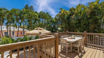 House, 5 Bedrooms | Outdoor dining