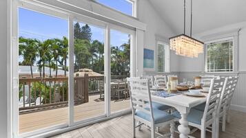 House, 5 Bedrooms | Dining