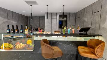 Free daily buffet breakfast