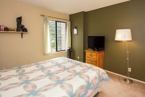 1 bedroom, WiFi, bed sheets - Summit #217 | A Couples Getaway Dream! (Mammoth Lakes)