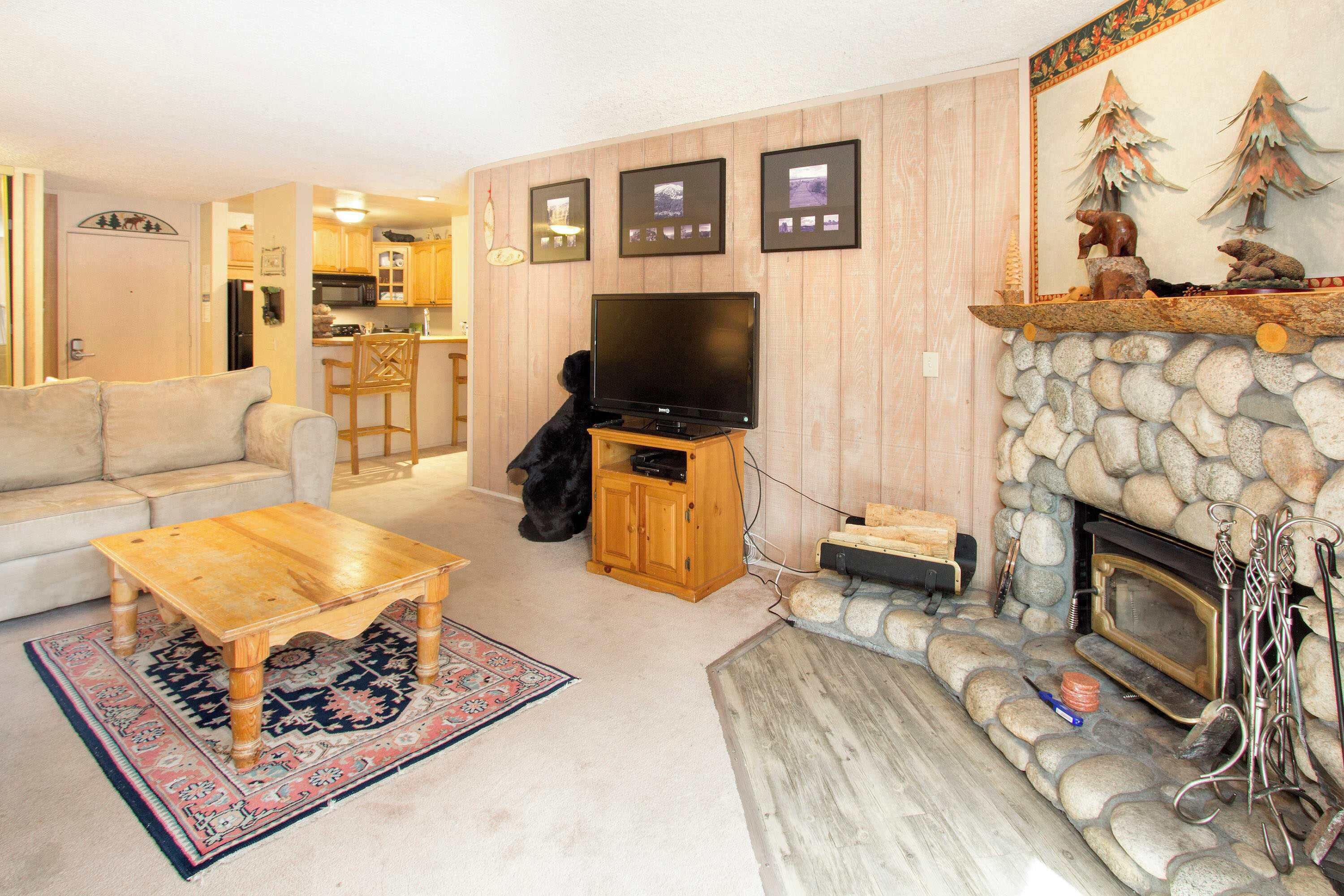 TV, fireplace