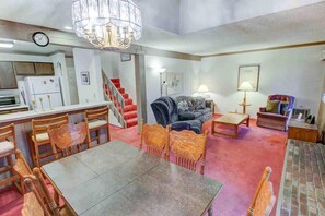 Interior - Mammoth Ski & Racquet w/ Shared Hot Tub & Pool (Mammoth Lakes)