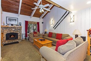 TV, peis og DVD-spiller