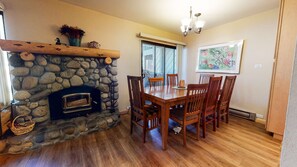 Dining - Horizons Bliss | Near Year-Round Activities! (Mammoth Lakes)