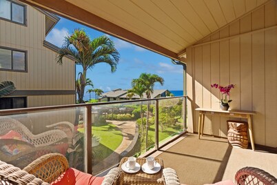 Makahuena Condo #1-304 - Modern Oceanview 2 Bedroom Condo With Pool
