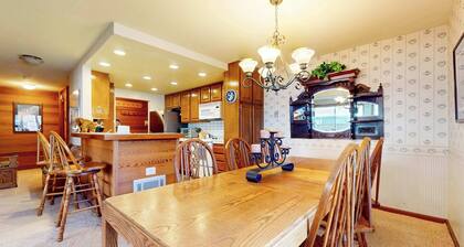 Walk to Mammoth Ski Lifts at Canyon Lodge Condo