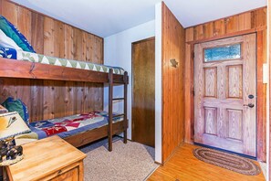 1 bedroom, bed sheets