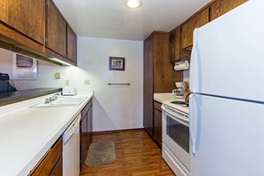 Refrigerador, horno, parrilla de estufa y lavavajillas 