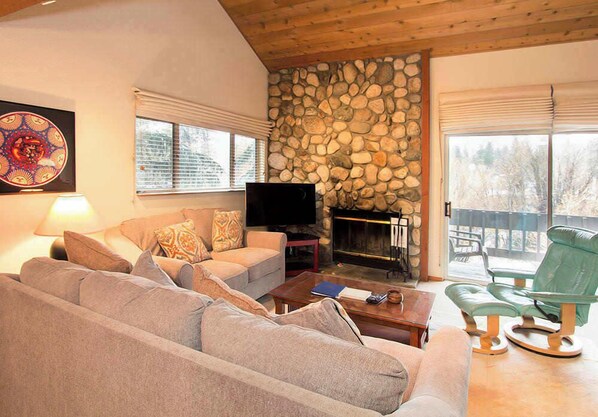 TV, fireplace, DVD player