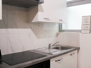 Fridge, microwave, oven, coffee/tea maker