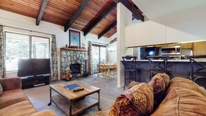TV, fireplace, DVD player - Horizons 4 | Nearby Golf, Shops & More! (Mammoth Lakes)