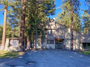 Exterior - Horizons 4 | Nearby Golf, Shops & More! (Mammoth Lakes)