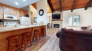 Interior - Horizons 4 | Communal Rec Room & Pool! (Mammoth Lakes)