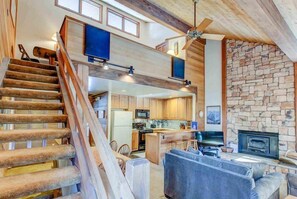 TV, fireplace, DVD player - Canyon Ski & Racquet #1 | Near Hike & Bike Trails! (Mammoth Lakes)