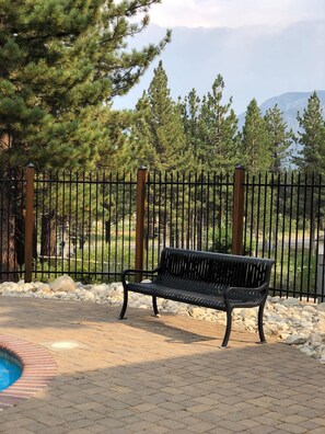 المنطقة المحيطة بالمنشأة