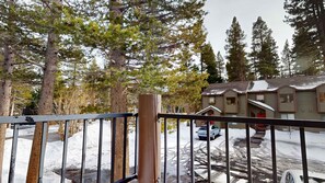 Property grounds - Serene Sierra Sanctuary – Experience Mammoth Magic (Mammoth Lakes)
