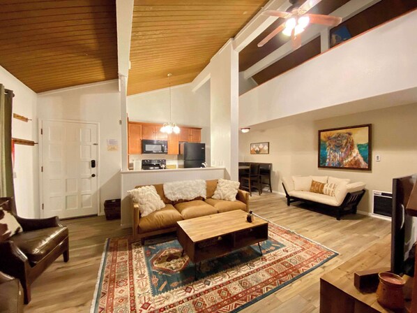 TV, fireplace, DVD player - Sierra Manors #098 | Nearby Hike/Bike Trails (Mammoth Lakes)