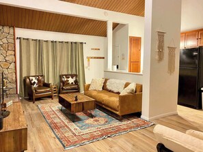 TV, fireplace, DVD player - Sierra Manors #098 | Nearby Hike/Bike Trails (Mammoth Lakes)