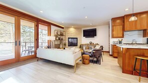 Fernseher, Kamin, Stereoanlage, Arbeitsbereiche