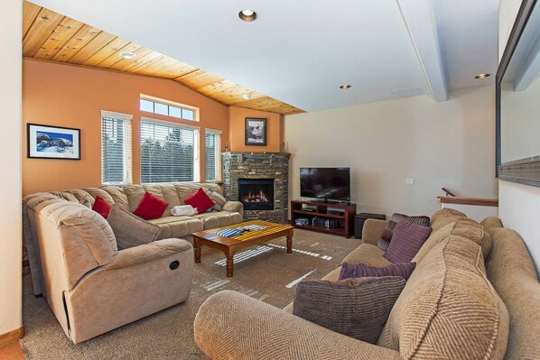 TV, fireplace, DVD player